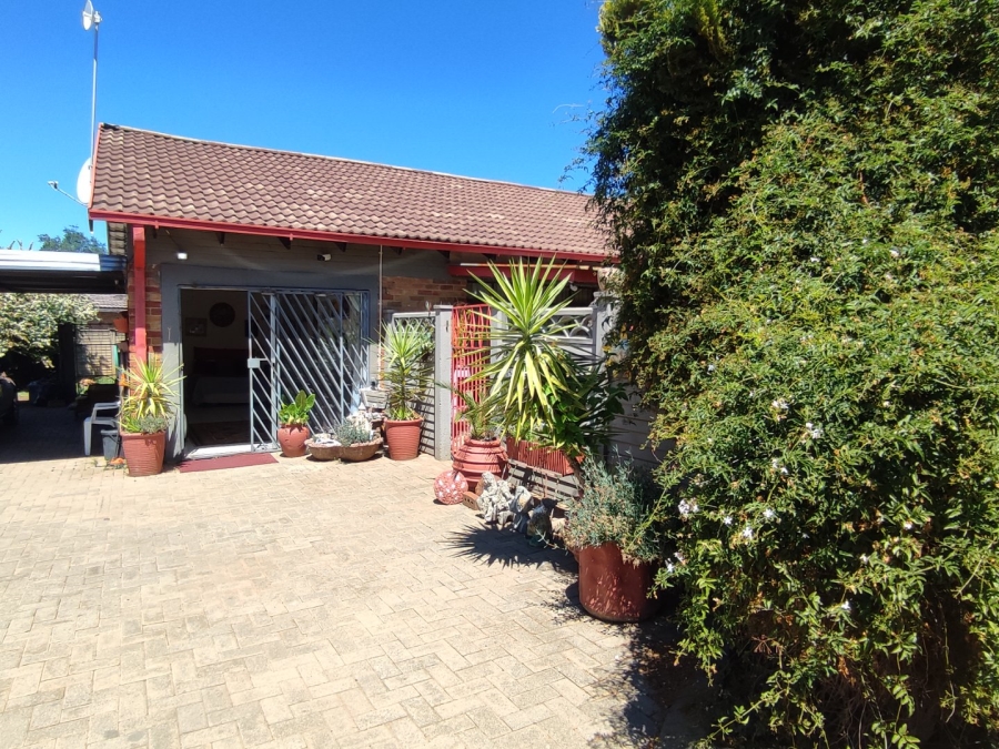 4 Bedroom Property for Sale in Pellissier Free State